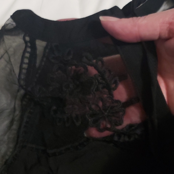 Last One New boutique lace blouse - Picture 8 of 11